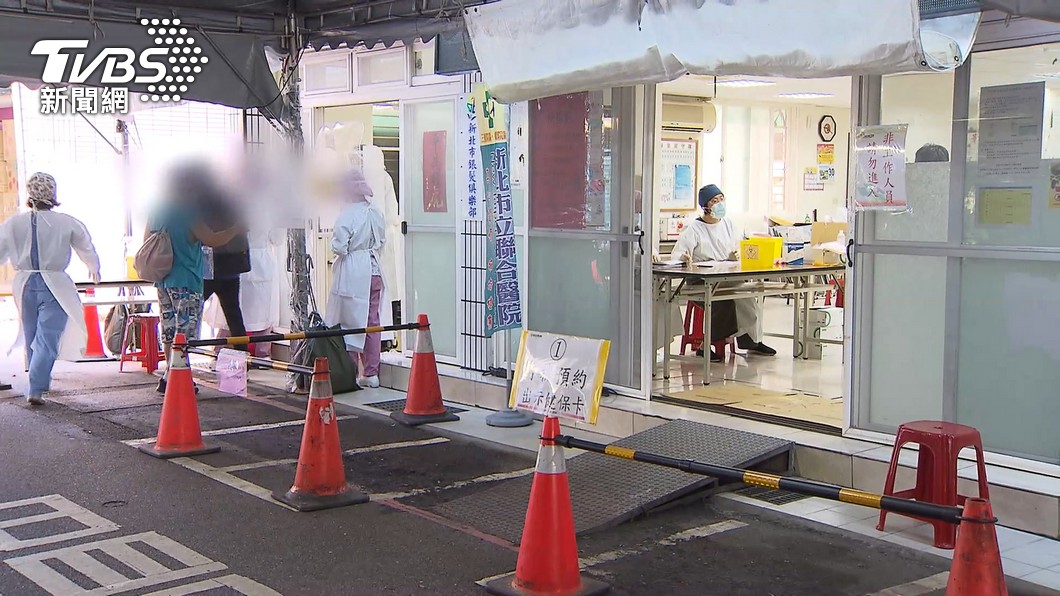新北市設立機動篩檢站。(圖/TVBS)