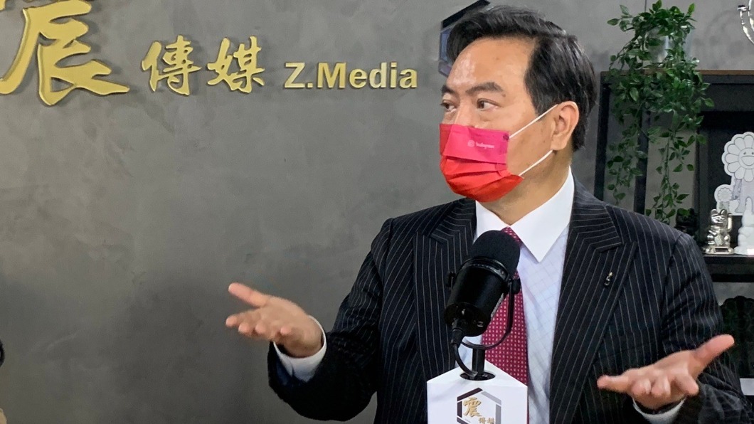 行政院發言人羅秉成今(30日)在《震傳媒》接受資深媒體人黃光芹網路節目《新聞不芹菜》專訪。(圖/震傳媒提供)