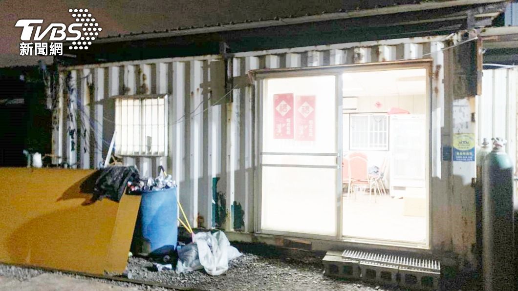 男子本來在工地休息室休養,怎料突然休克昏迷。(圖/TVBS)