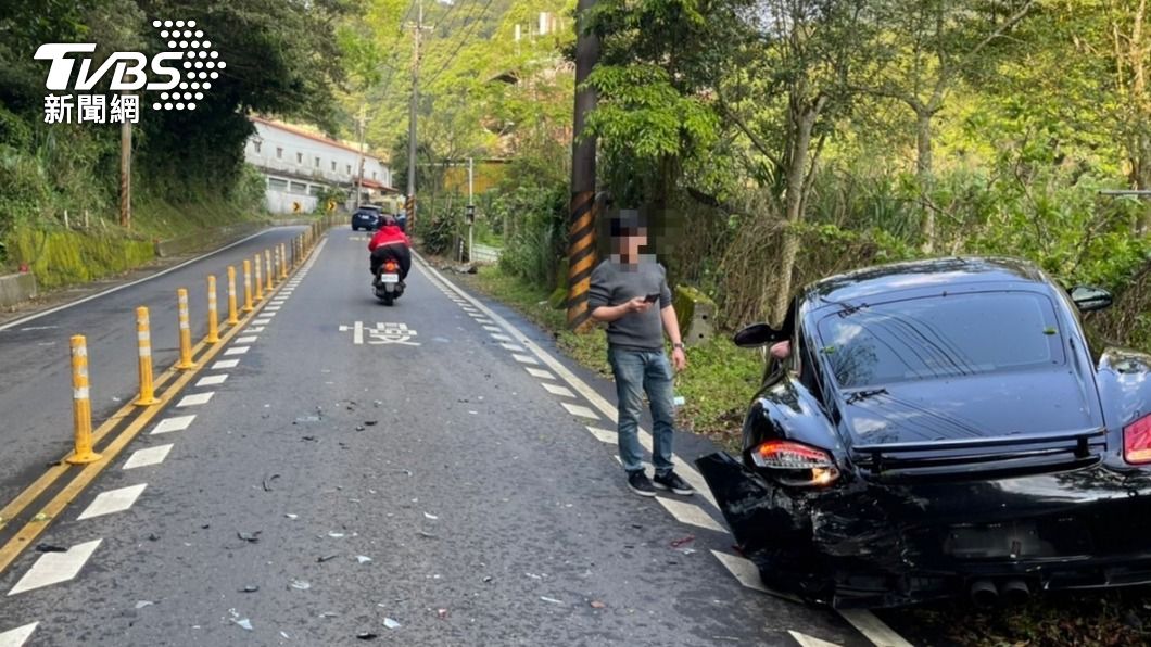 北宜跑山欲超車保時捷!賓士疑未抓好車距碰撞全「顧路」