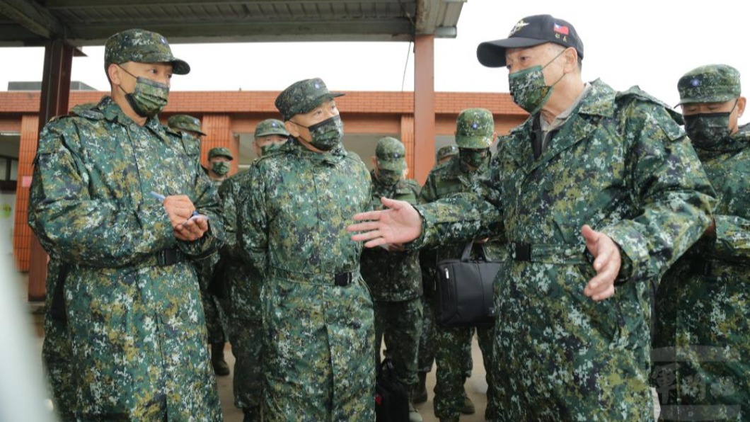 邱國正日前特別巡視該名特戰兵所在的陸軍特指部特5營。(圖/軍聞社)