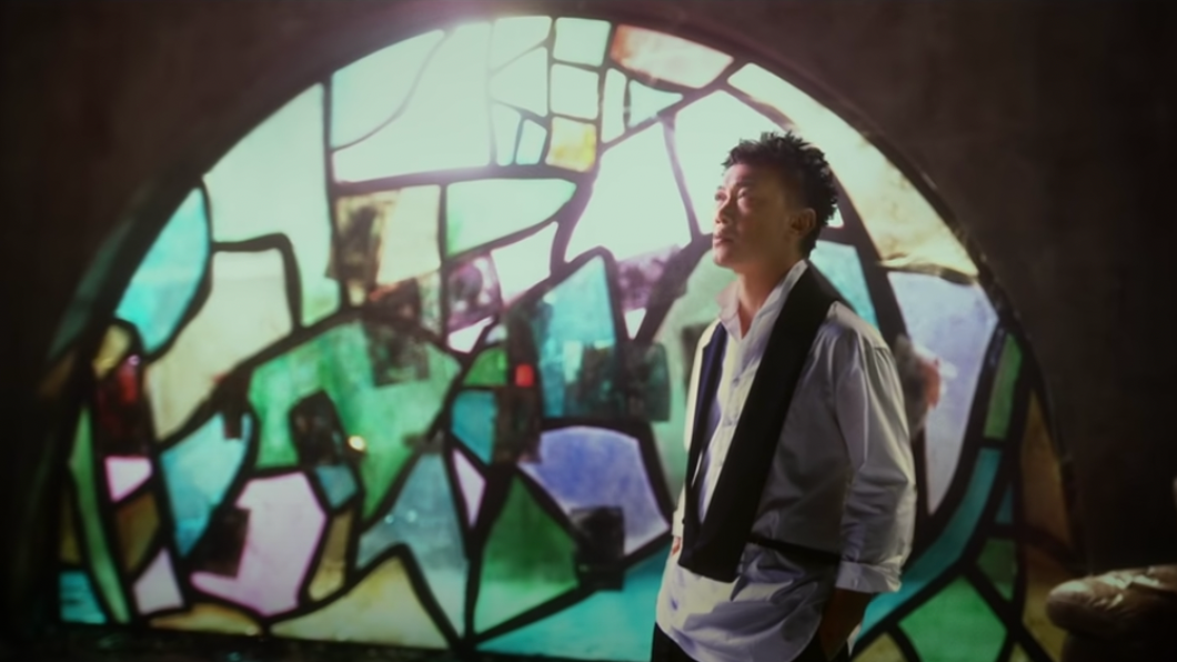 陳奕迅推出《孤勇者》大受好評。(圖/翻攝自 Eason Chan YouTube)