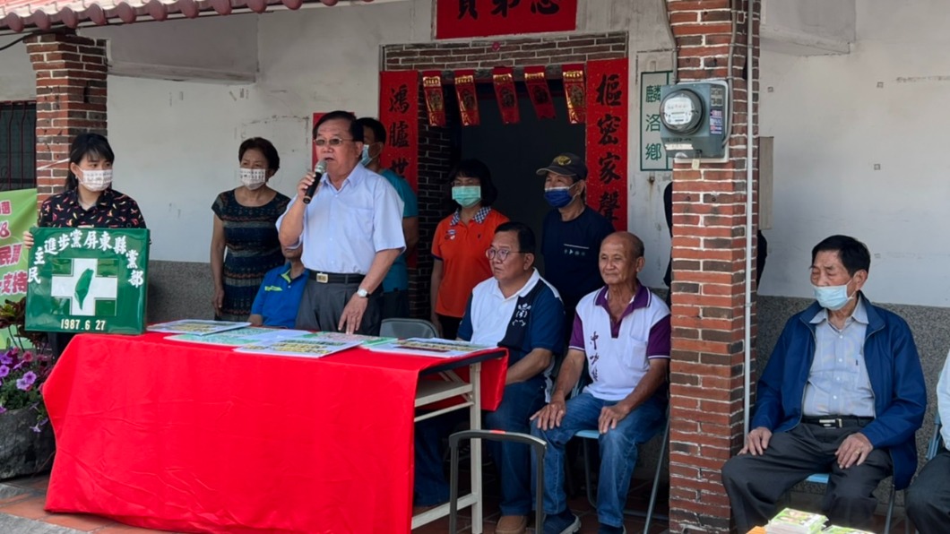 鍾佳濱串連屏東資深黨員,呼籲莊瑞雄勿陷蔡英文不義。(圖/鍾佳濱辦公室提供)