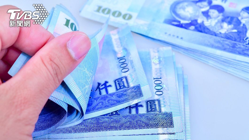 25至29歲平均月薪3萬1709元。(示意圖/shutterstock達志影像)