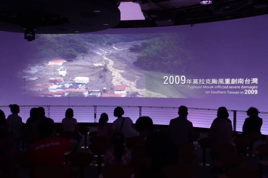 環境劇場歷經幻燈片、液晶螢幕、雷射投影多種播映型態。(圖/翻攝自國立自然科學博物館臉書)
