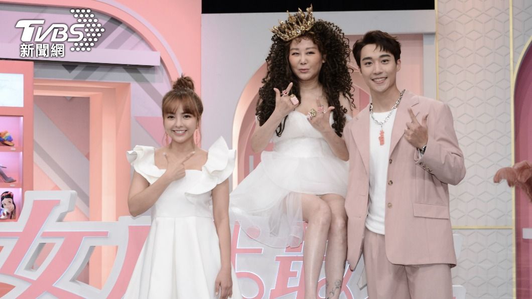 藍心湄穿白紗為《女大》慶生 笑稱「20歲女人愛自找麻煩」