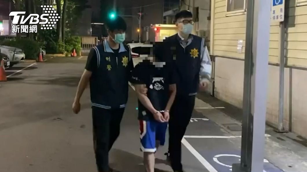犯嫌被警方帶回偵辦。(圖/TVBS)