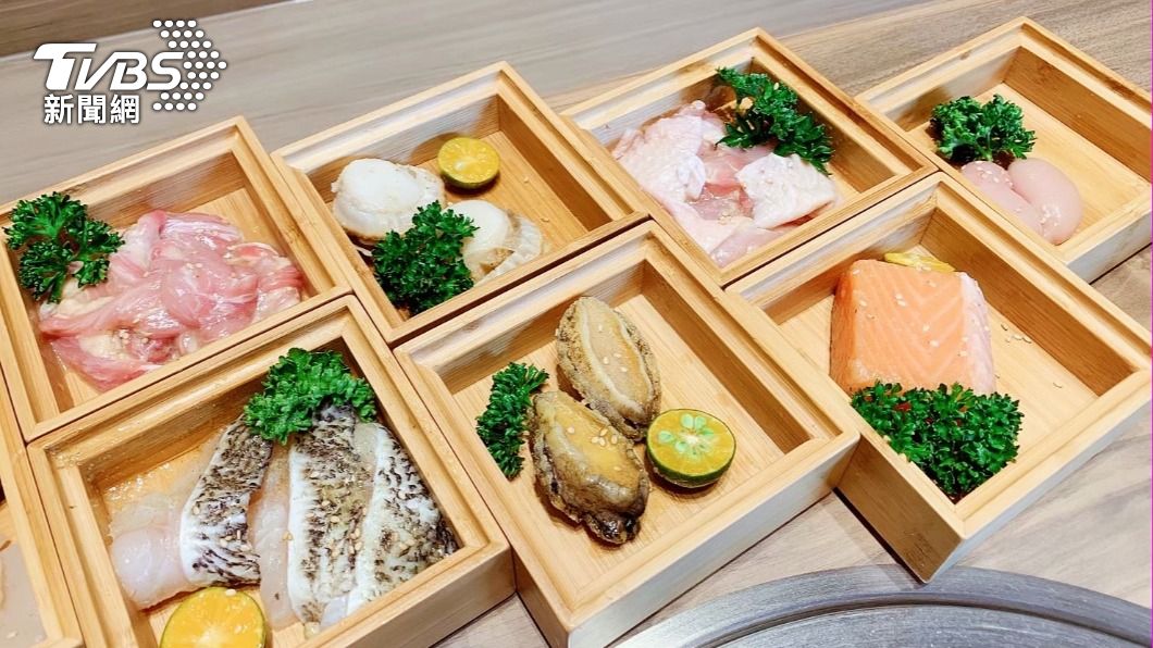 最多提供超過十種海鮮吃到飽,其中包含鮑魚、生蠔、帆立貝及天使赤蝦等高級食材。(圖/築間提供)