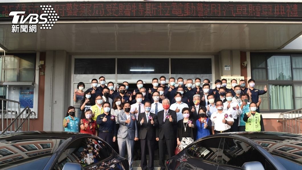 捐贈大典於湖內警分局禮堂舉行。(圖/TVBS)