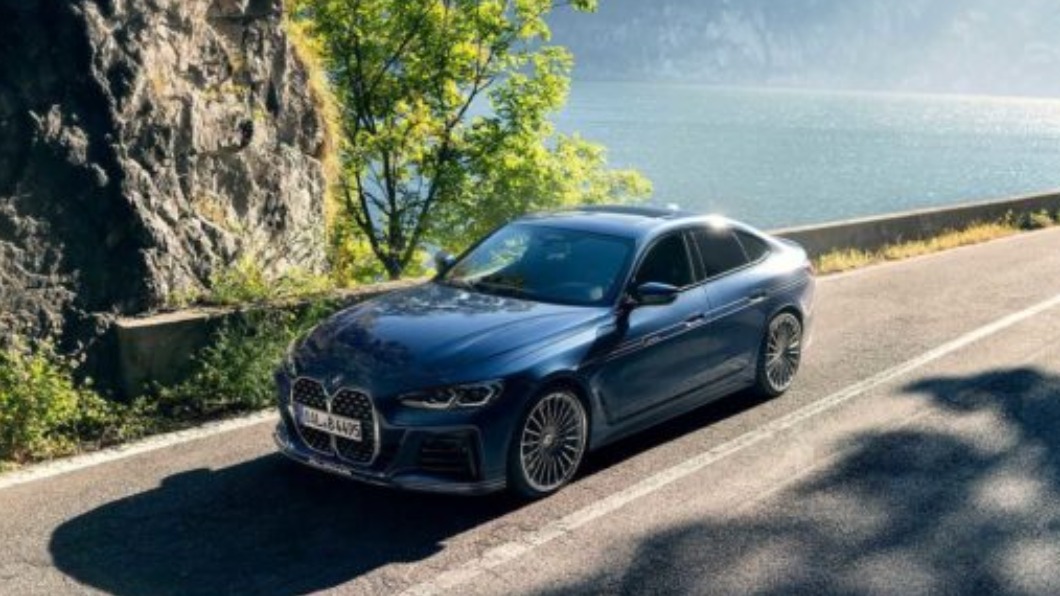外觀上來看可以見到經典的20吋放射狀鋁圈。(圖/Alpina)
