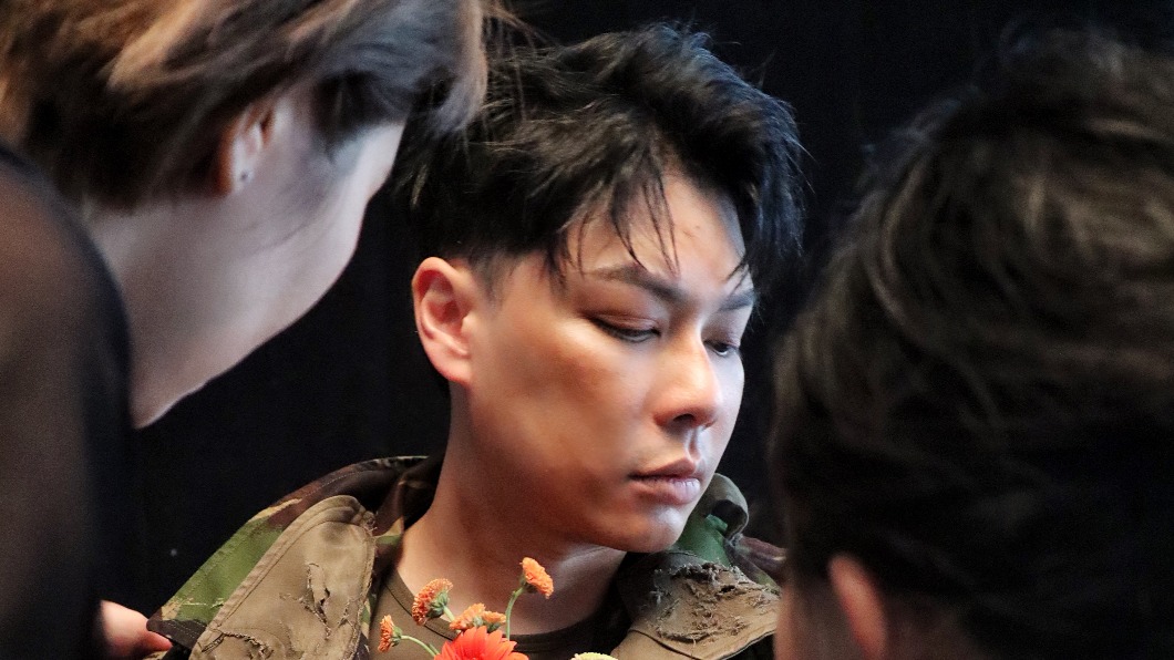 《女大》造型師李佑群反戰 戴頭套擬戰俘「沒人是贏家」