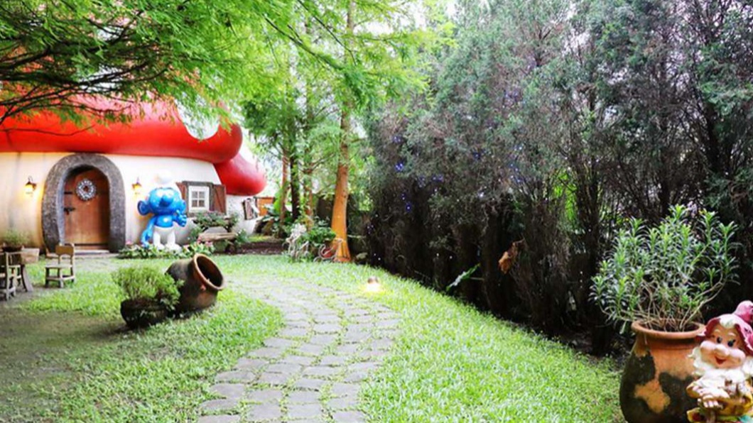 要經過2道門之後,才會抵達的蘑菇屋是獨棟Villa。(圖/加小菲愛碎碎唸提供)