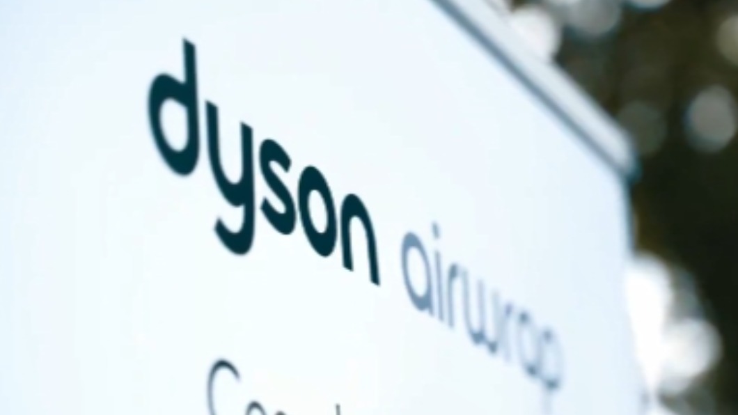 Dyson推新品「穿戴式空氣淨化機」 網友全當惡作劇