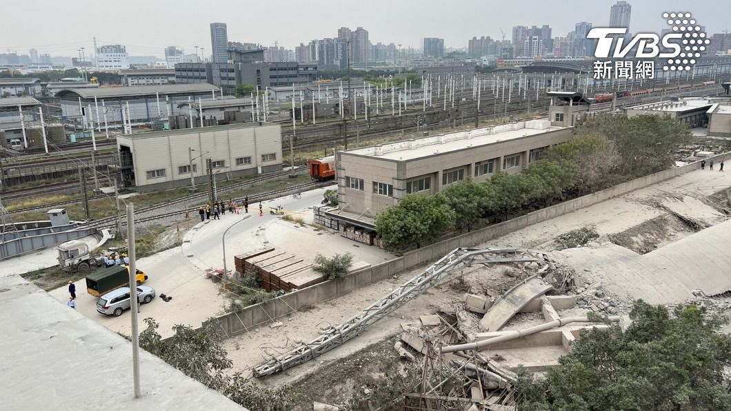包商施工撞倒台電電塔波及雙鐵　東泥：會負起監督責任