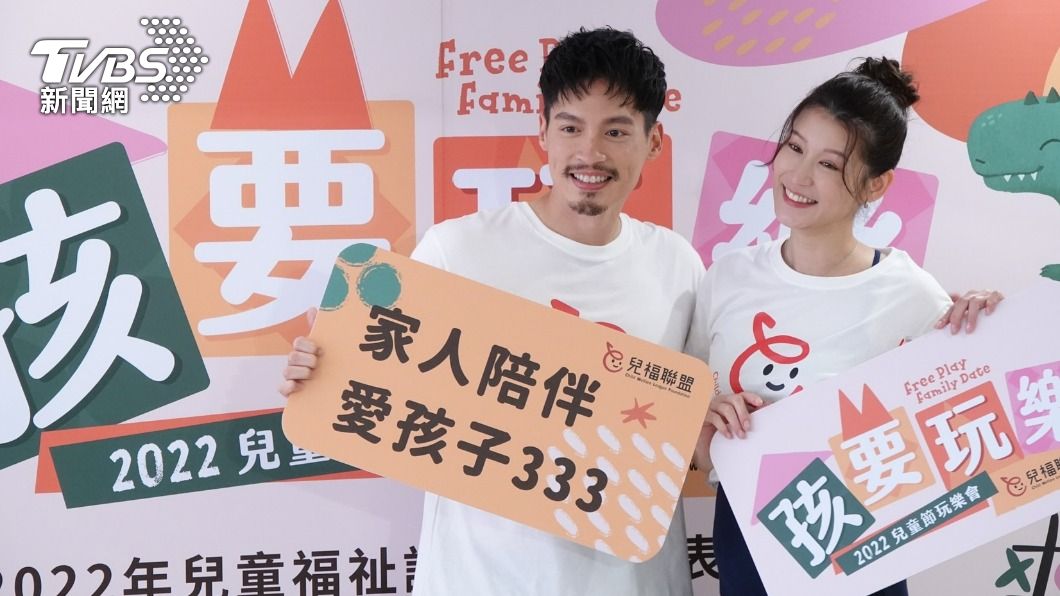 趙孟姿(右)坦言帶小孩很累,原本想生3胎,現在減到2胎。(圖/黃城碩攝)