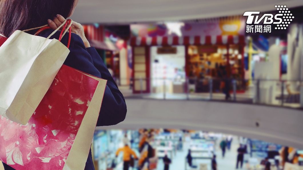 連假百貨祭優惠。（示意圖／shutterstock達志影像）