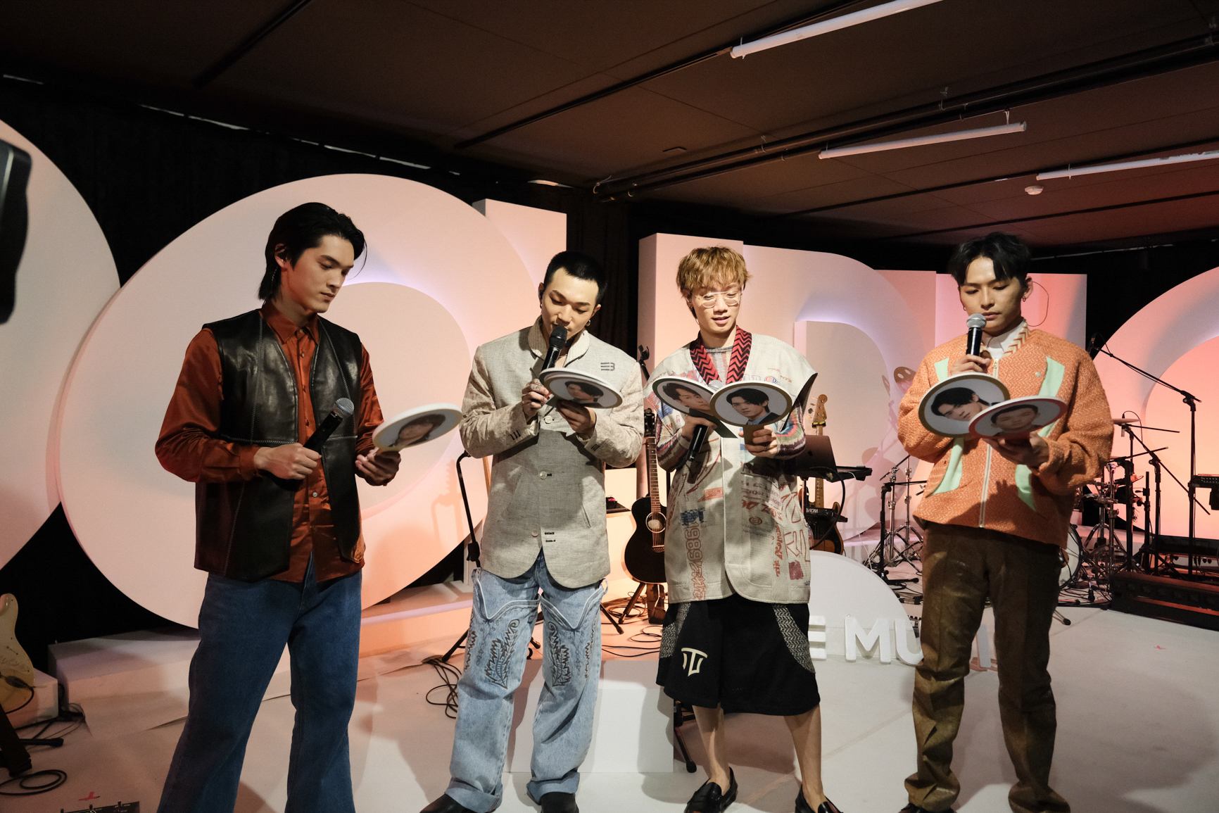 「傻白」在演唱會中有問必答,甚至大玩默契大考驗。(圖/相信音樂提供)