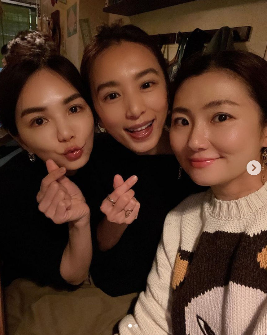 Ella跟Hebe對Selina的男友很滿意。(圖/翻攝自Selina IG)
