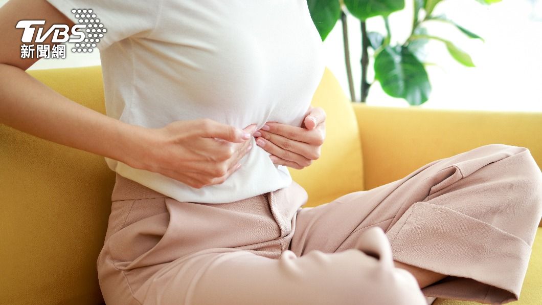 肚臍滲尿飄臭味!28歲OL「衣服濕一片」醫揭罕見病因