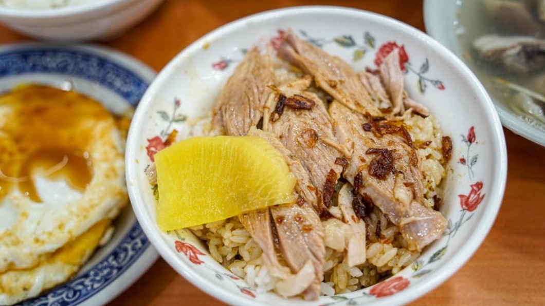 民主火雞肉飯的腿肉嫩口不柴，主要是醬汁超香，飯軟硬剛好。（圖／翻攝自螞蟻幫的櫥櫃）