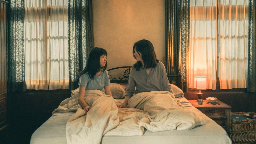 Selina(右)與吳以涵在電影《頭七》中的母女情令人動容。(圖/皮諾丘電影提供)