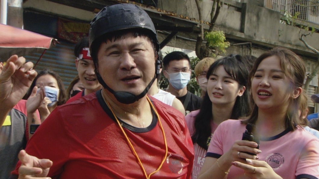 胡瓜為了節目效果不惜親自上場,相當敬業。(圖/民視提供)