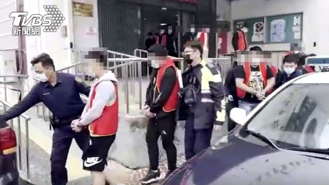 台南12人互毆，竟因電梯搭錯樓。（圖／TVBS）