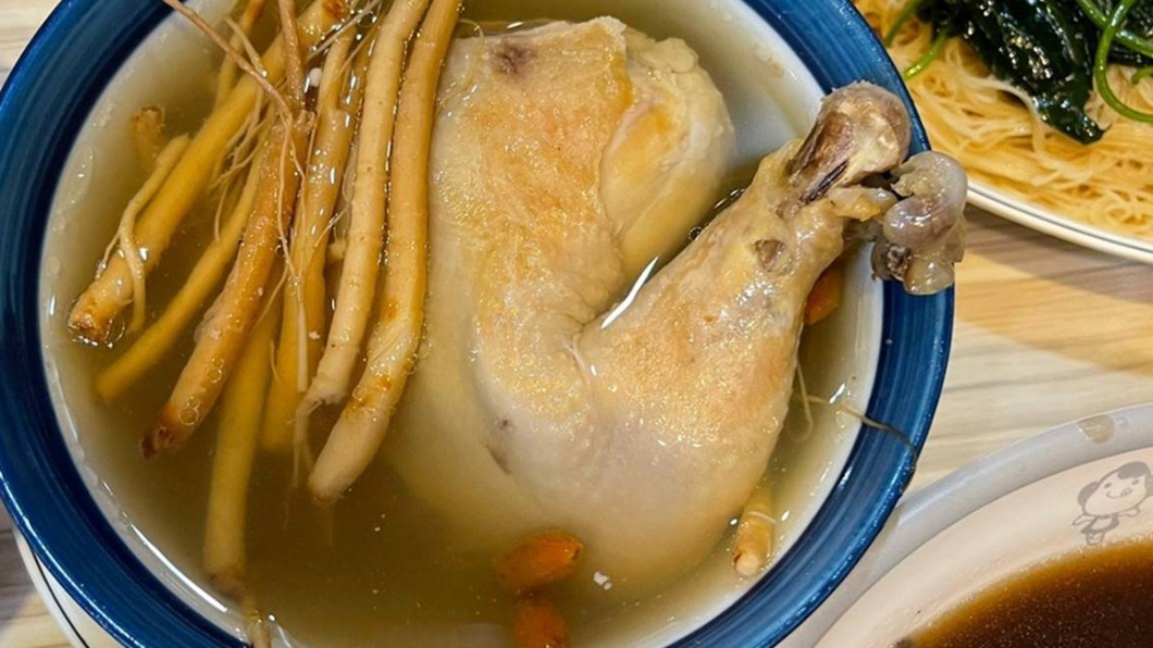 每日限量的人蔘雞湯。(圖/跟著踢小米吃喝玩樂趣提供)