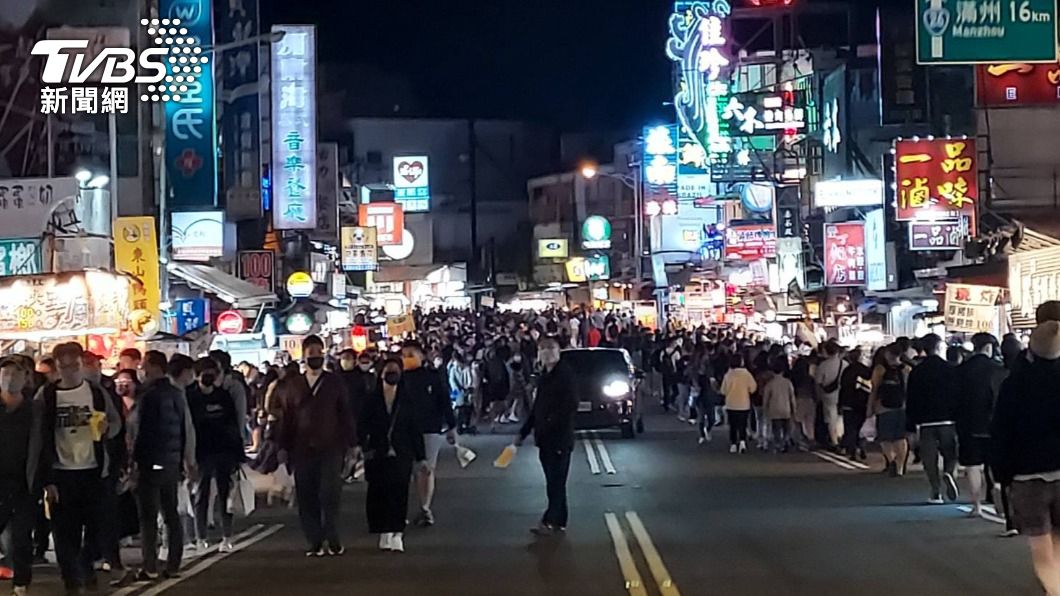 不畏雙颱!衝墾丁過暑假 南下車流達每小時2400輛次