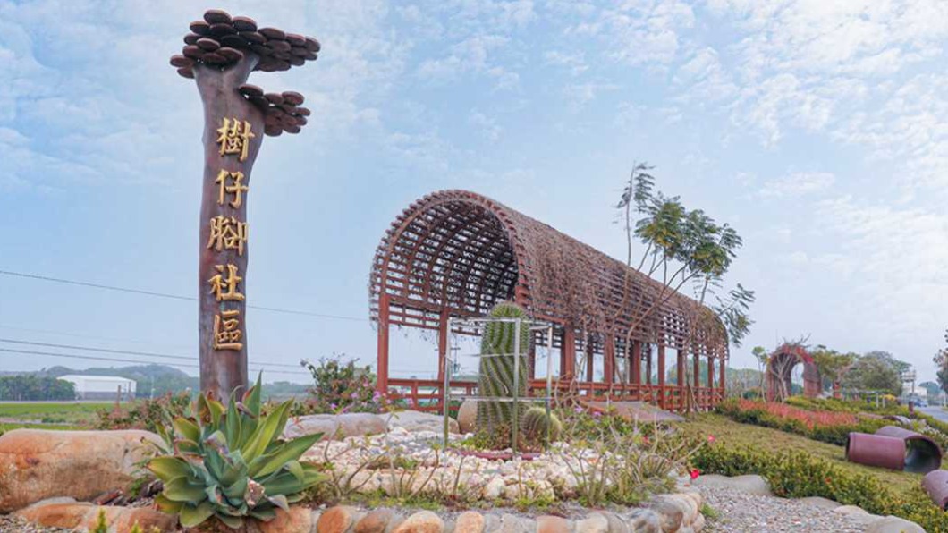 堤防上也打造了非常多拱型隧道,增加步道的豐富性。(圖/13'S幸福食光-旅遊美食部落格提供)