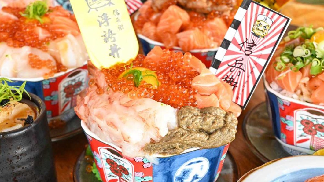 「爆鮭生蝦蟹膏丼丼」用料超澎派。(圖/糖糖's 享食生活提供)