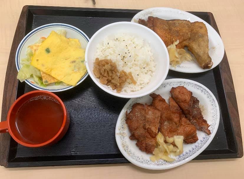 原PO分享家中祭拜地基主的飯菜。（圖／翻攝自靈異公社臉書）