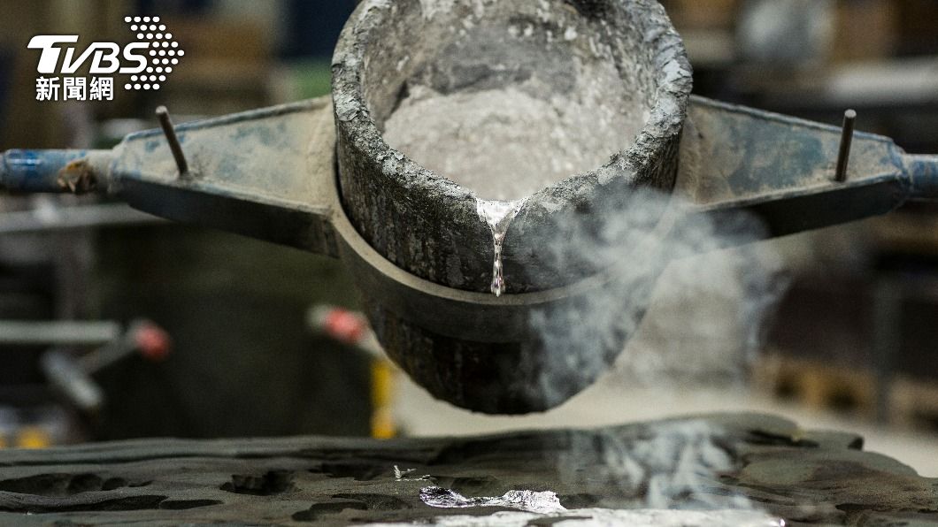 鋁液遇冷卻水易產生「蒸氣閃爆」。(示意圖/shutterstock 達志影像)