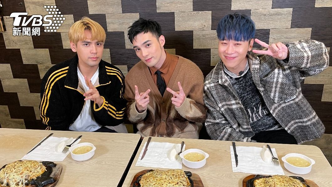 陳零九(左一)卸主持棒 ,感謝《食尚玩家》給予的一切。(圖/TVBS)