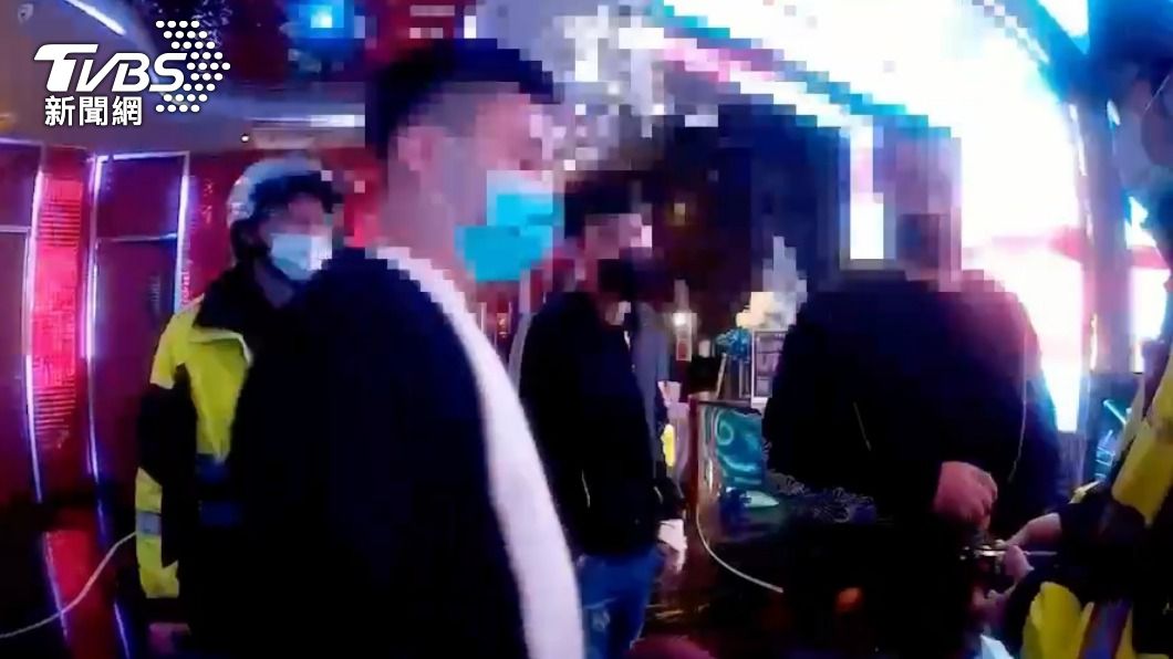 這包廂有股怪味!「好鼻師」警揪出2男在KTV內抽K菸