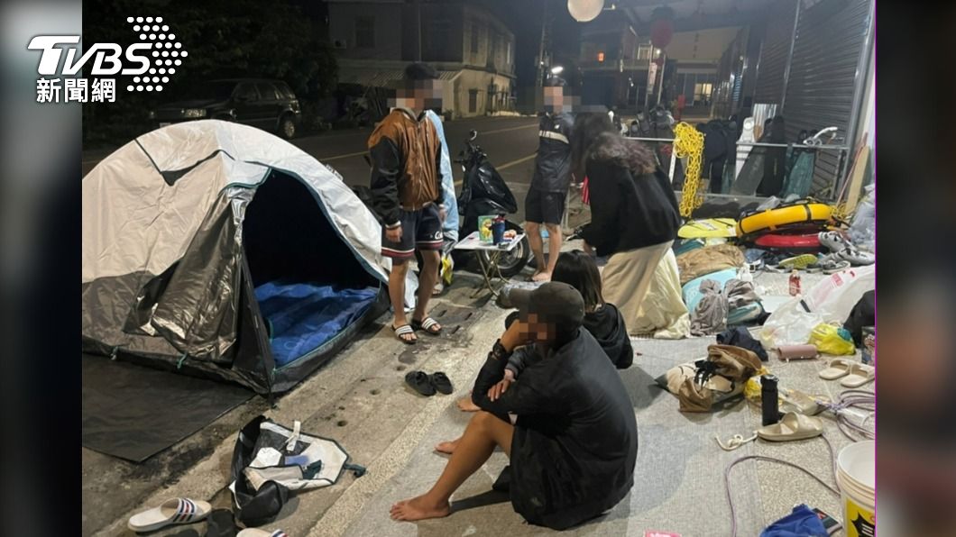 獨/小琉球民宿老闆快篩陽性拖到深夜才處理 居民怒:縣長忙初選
