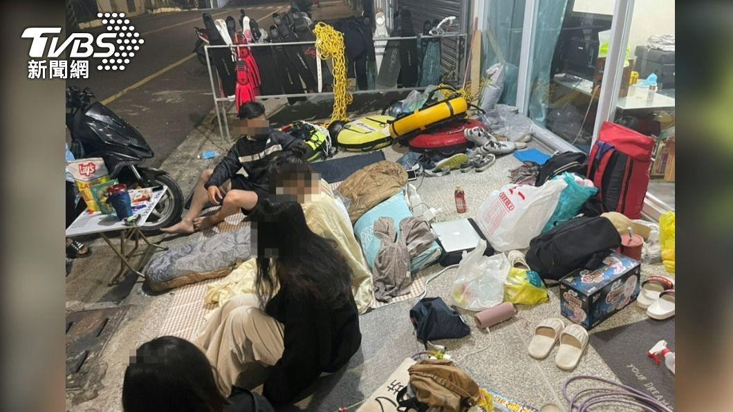 民宿只好先將快篩陰性的人先在民宿外隔離。(圖/民眾提供)