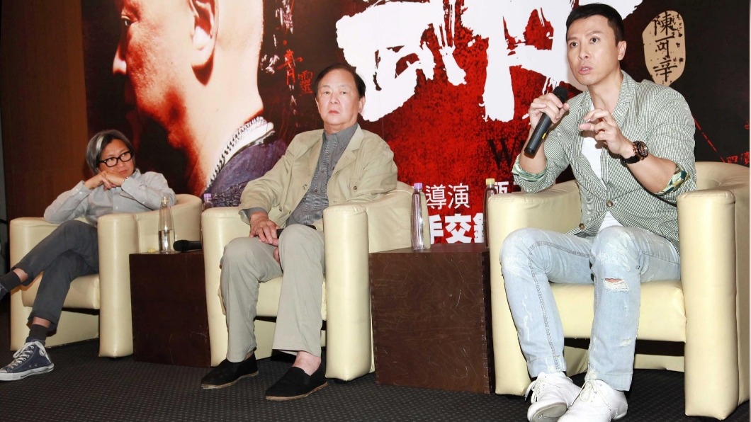 左起陳可辛、王羽、甄子丹當年一起宣傳電影《武俠》。（圖／翻攝自甲上娛樂臉書）