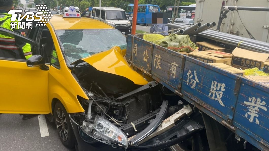 險成絕命終結站!小黃追撞前車 司機:吃痛風藥頭暈釀禍