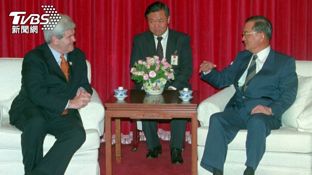 最後一次有美國眾議院議長於任內訪台為1997年,金瑞契(左)來台會見總統李登輝。(圖/達志影像美聯社)