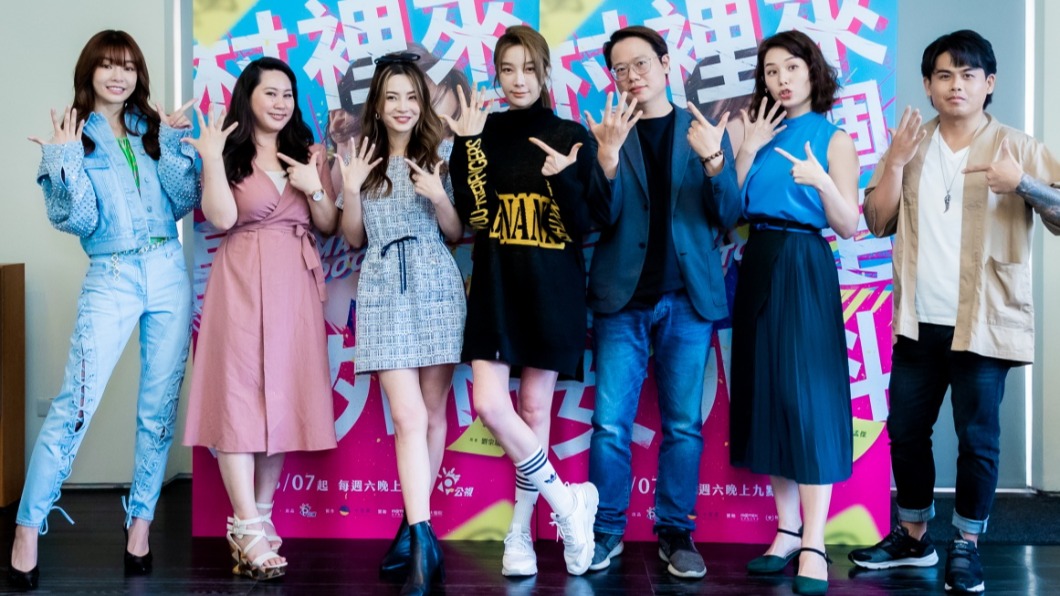 左起陳怡叡(Yuri)、蘇瀅、杜姸、蔡淑臻、導演賴孟傑、許乃涵、張再興。(圖/公共電視提供)