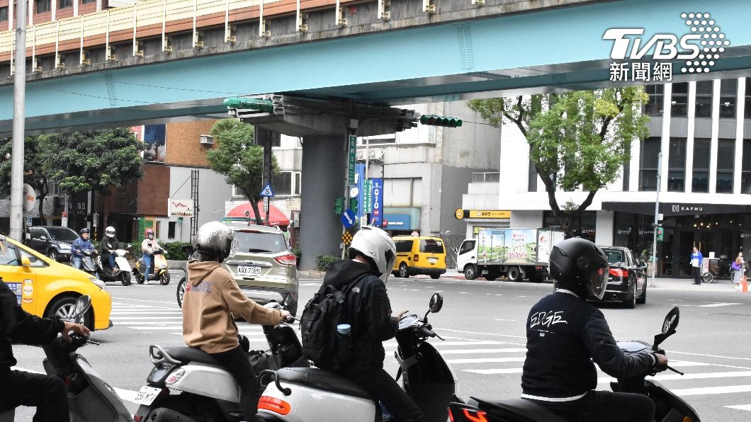 許多網友建議都要加裝行車紀錄器,遇到事故可以有證據。(示意圖/shutterstock達志影像)