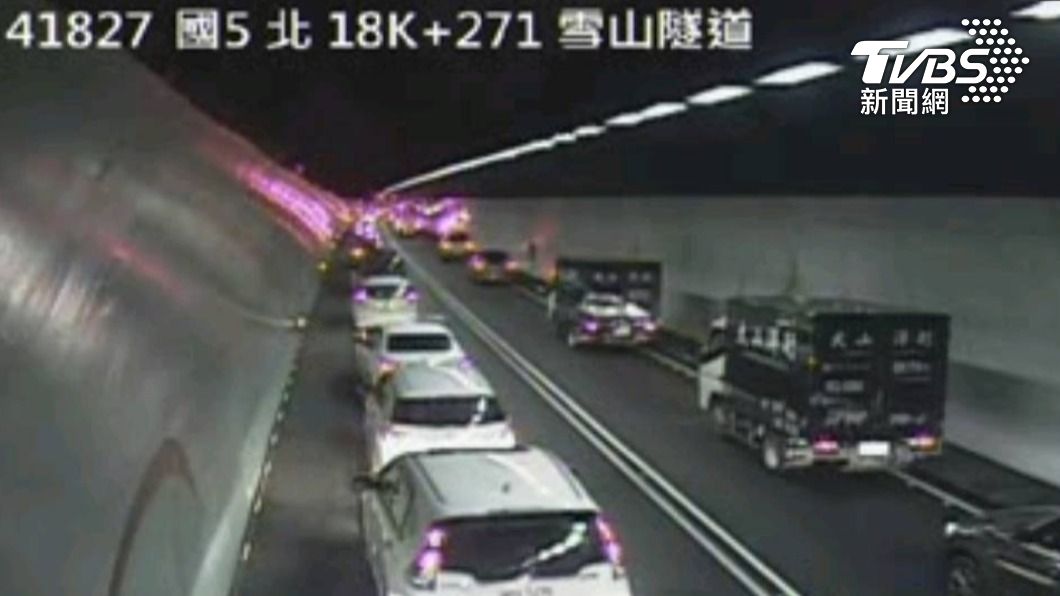 雪隧火燒車撲滅幸無人傷 南北向車道陸續恢復通行