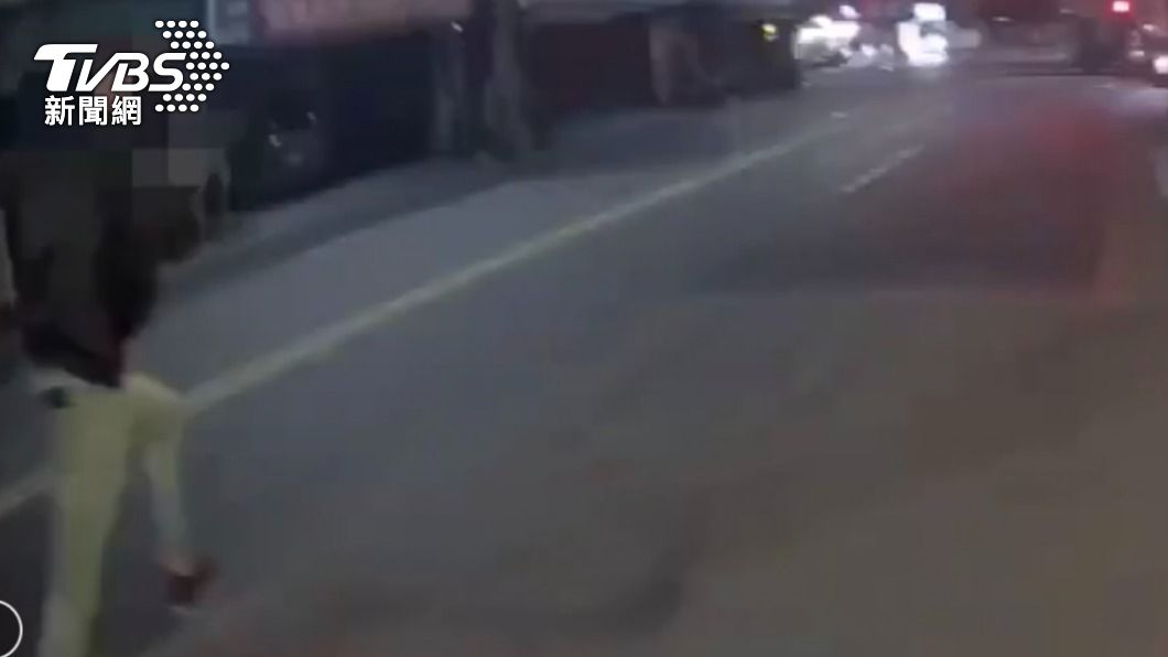 陳嫌拒檢逃逸,警方緊追在後。(圖/TVBS)