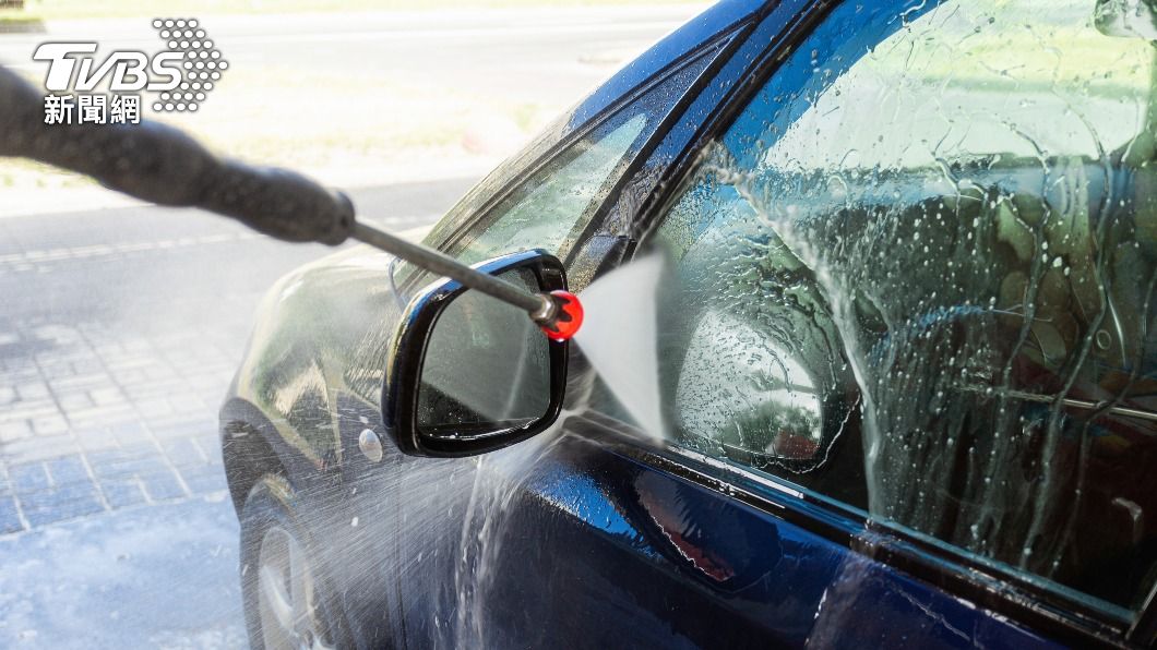 據悉該名受刑人在執行洗車作業時藉口上廁所趁機逃逸。(示意圖/shutterstock達志影像)