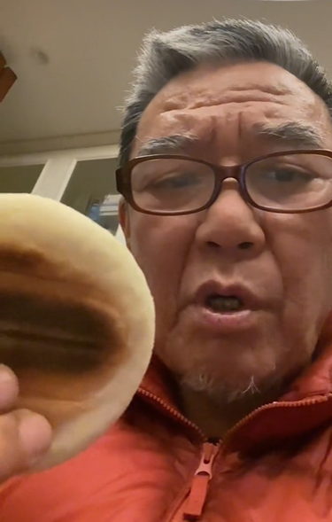 李立群在上海封城期間,經常拍攝抖音更新近況。(圖/翻攝自李立群抖音)