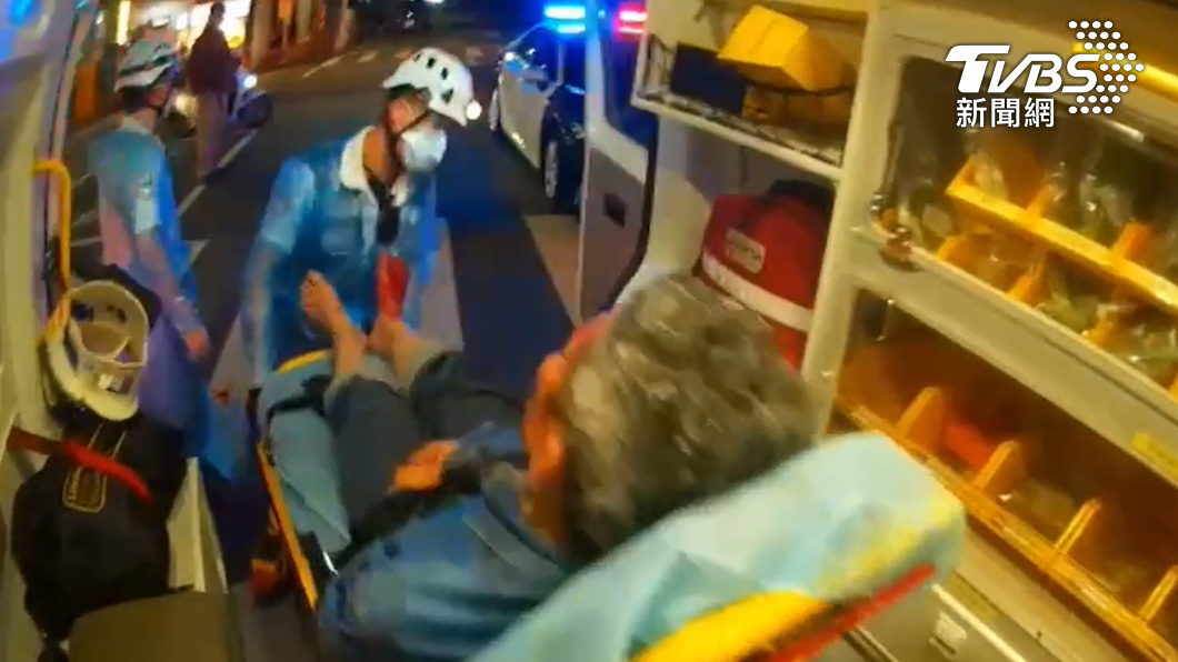 高雄深夜隨機攻擊!遭狠男持酒瓶K頭 1人路倒血泊中