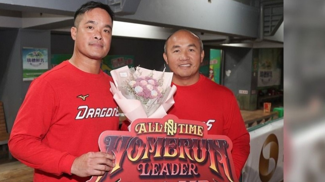 林智勝成功超車張泰山成為新任全壘打王。(圖/ 翻攝自味全龍粉絲專頁)