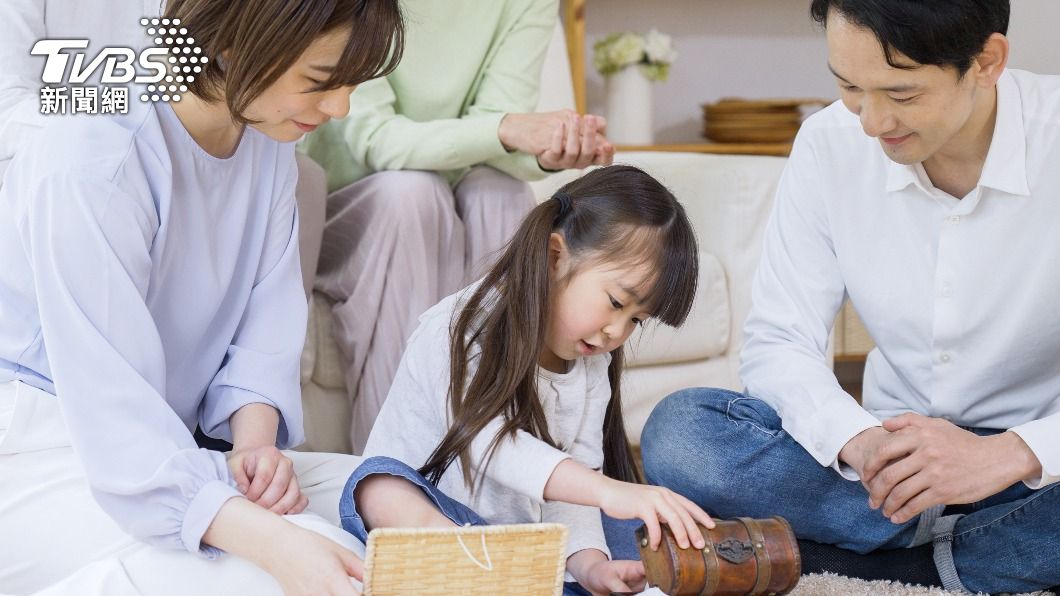 許多網友都建議把小孩交給育嬰中心。(示意圖/shutterstock達志影像)