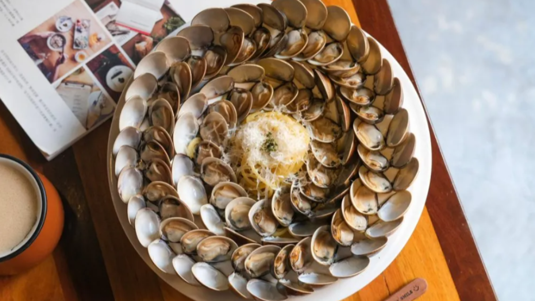 50顆蛤蠣鋪滿滿!快衝台中義式餐廳 超狂料吃到你嘴酸